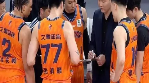 球队重组在即，冠军之师恐遭拆分，解散风险预警